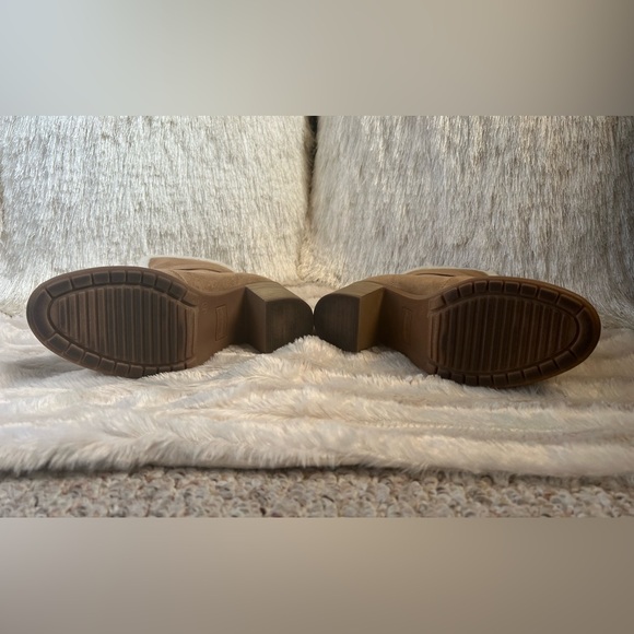 American Eagle by Payless Fuzzy Tan Winter Boots - Picture 11 of 13